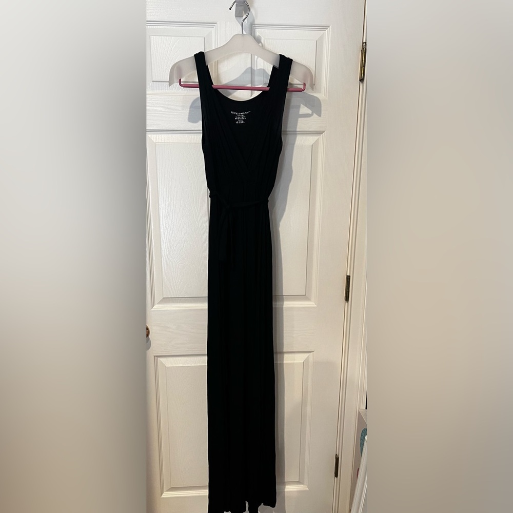 Liz Lange maternity/nursing friendly maxi dress